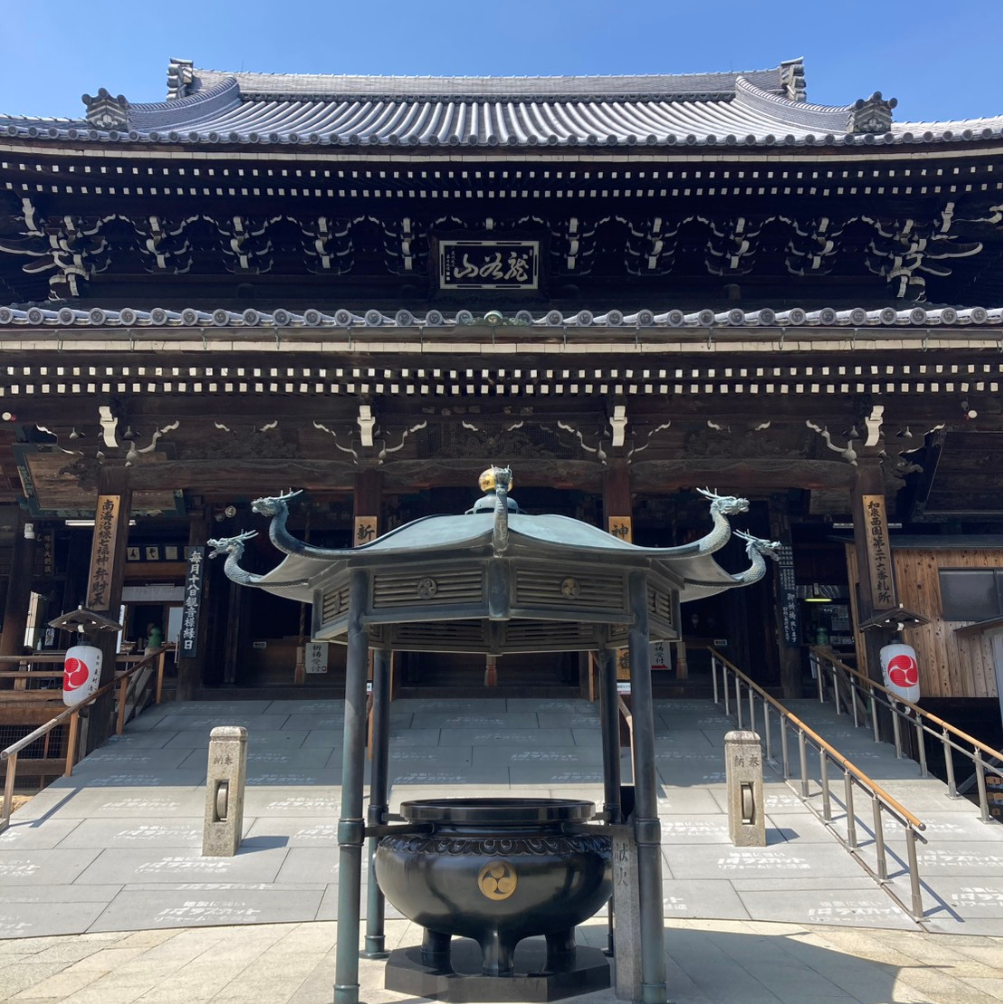水間寺の本堂や境内の広がりを感じる風景