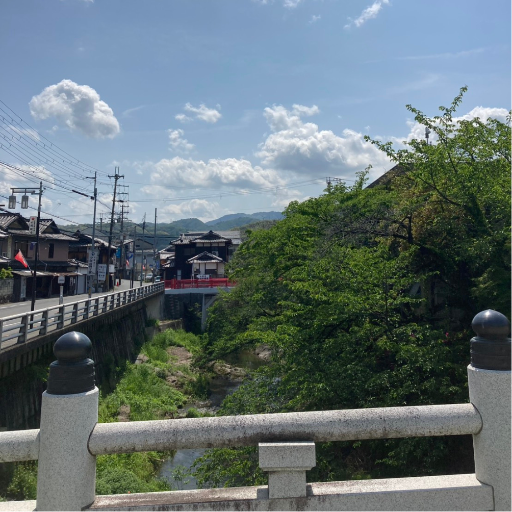 水間門前町の静かな風景と、何もない場所の豊かさを感じるイメージ